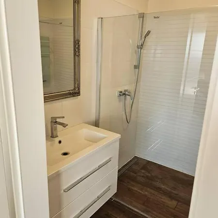 Apartmann Gyonyoru Kilatassal Pécs