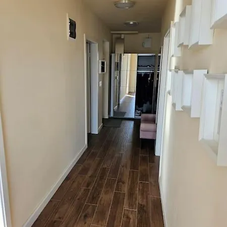 Apartmann Gyonyoru Kilatassal Appartamento *