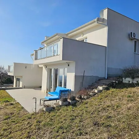 Apartmann Gyonyoru Kilatassal *