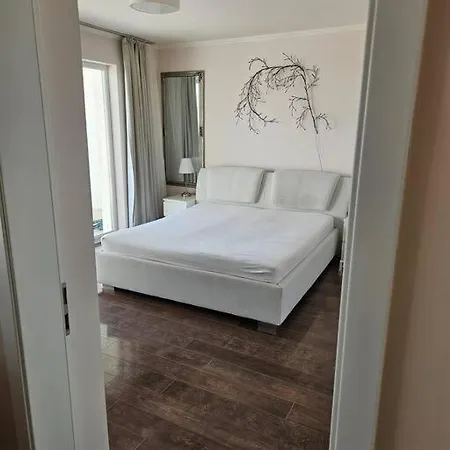 Apartmann Gyonyoru Kilatassal Appartamento
