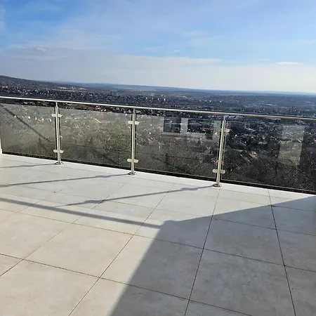 Apartmann Gyonyoru Kilatassal Appartamento