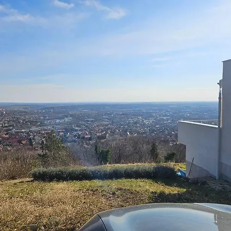 Apartmann Gyonyoru Kilatassal *
