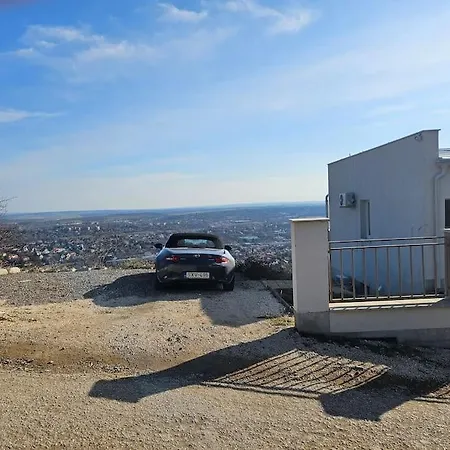 Apartmann Gyonyoru Kilatassal Appartamento *