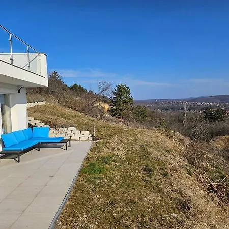Appartamento Apartmann Gyonyoru Kilatassal *